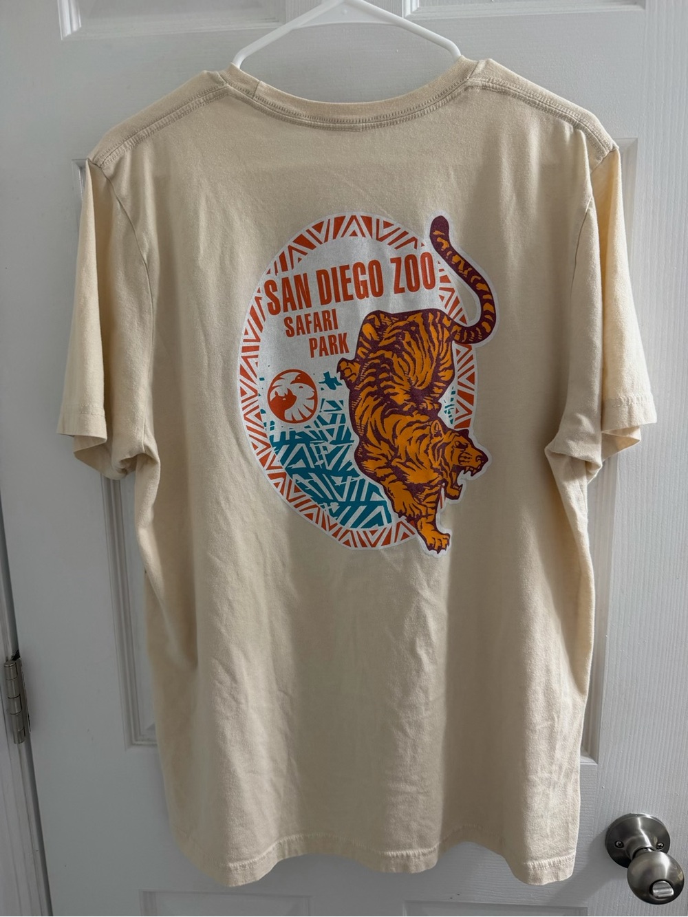 San Diego Zoo Safari Park Beige Graphic Tee with Tiger Print Large L